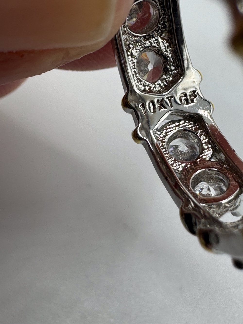 10k 16 Stone Eternity Band - Picture 13 of 16